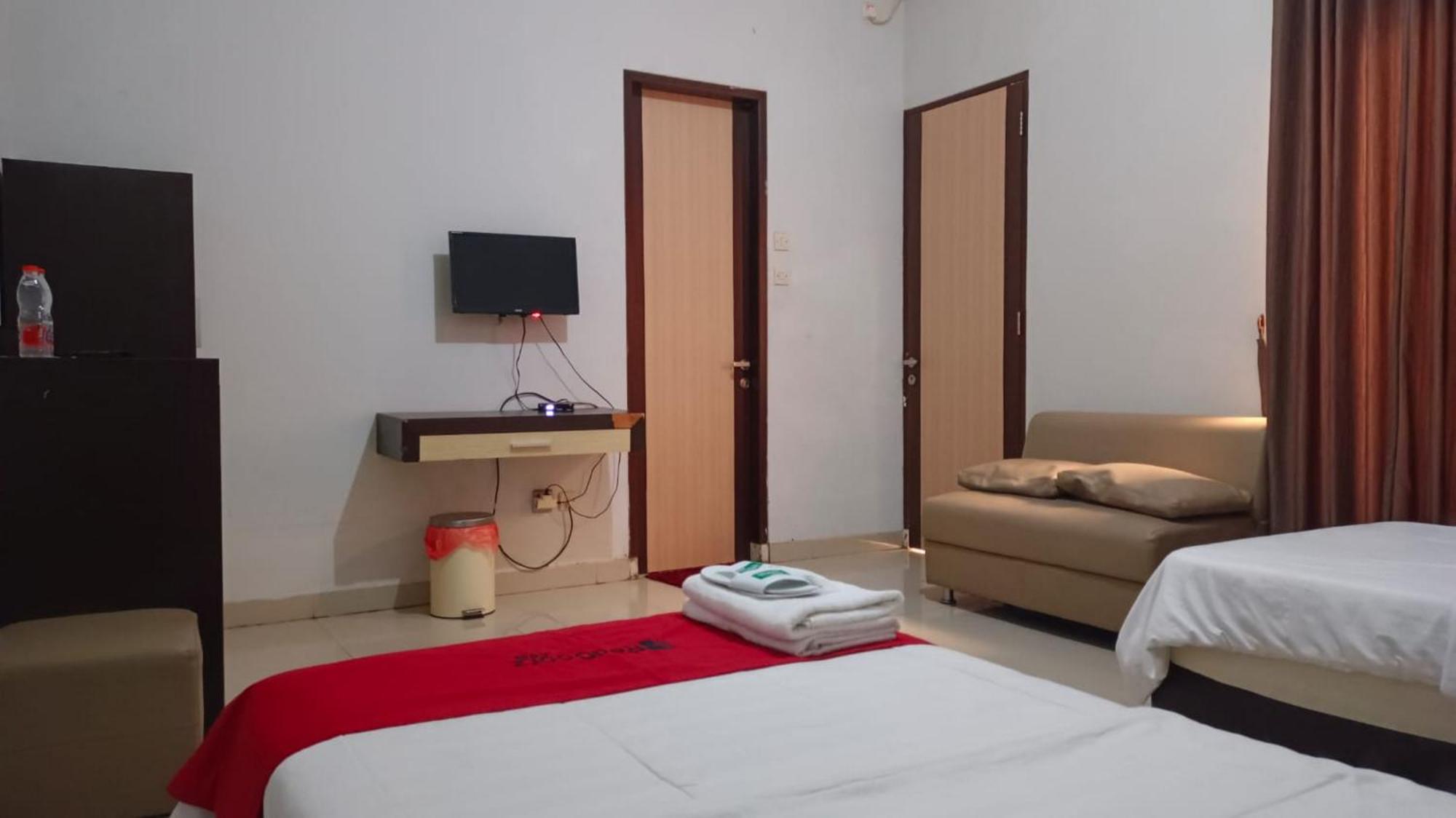 Reddoorz Syariah At Grand Taufiq Tarakan Extérieur photo