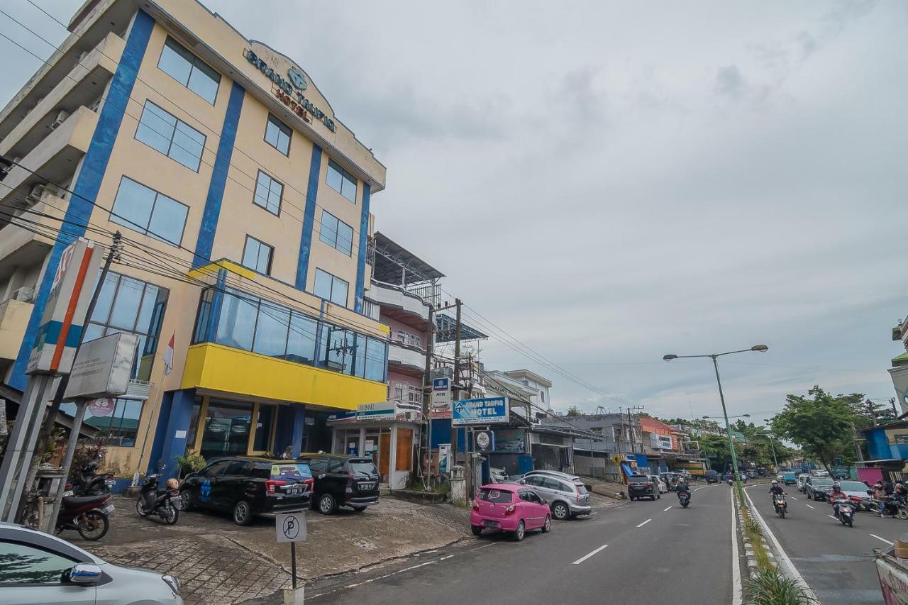 Reddoorz Syariah At Grand Taufiq Tarakan Extérieur photo